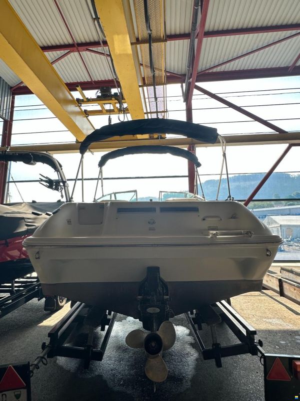 Sea Ray 215 EC
