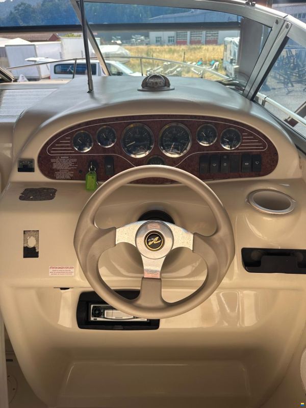 Sea Ray 215 EC
