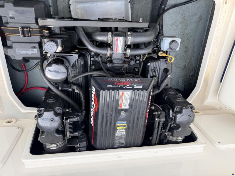 Sea Ray 215 EC