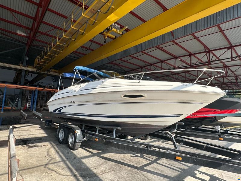 Sea Ray 215 EC