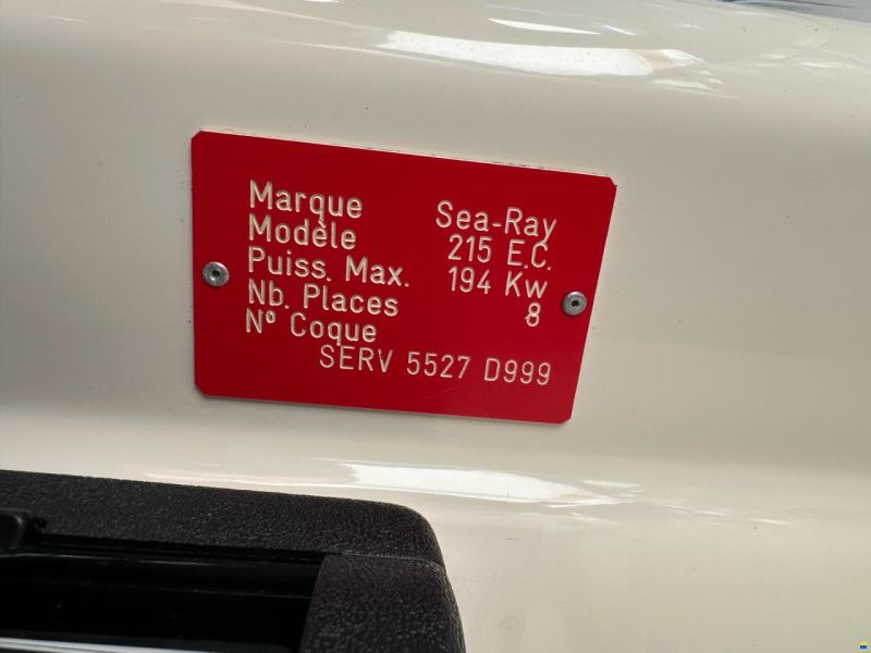 Sea Ray 215 EC