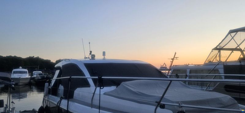 Sealine C330