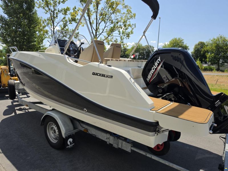 Quicksilver Activ 555 open