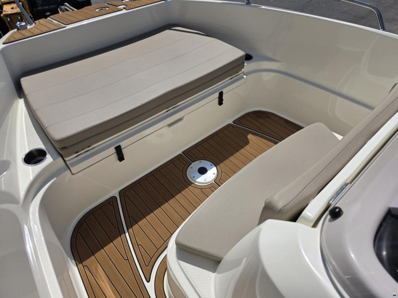 Quicksilver Activ 555 open