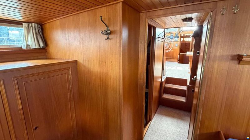 Van der Valk 1300 Fly Bridge
