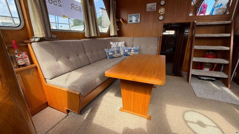 Van der Valk 1300 Fly Bridge