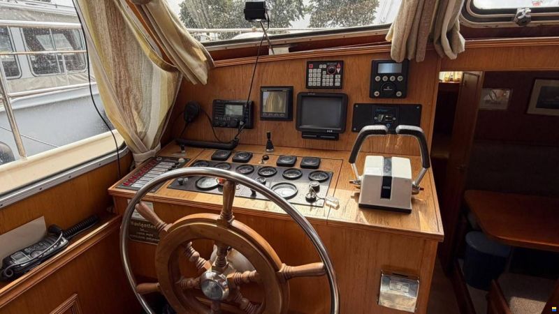 Van der Valk 1300 Fly Bridge