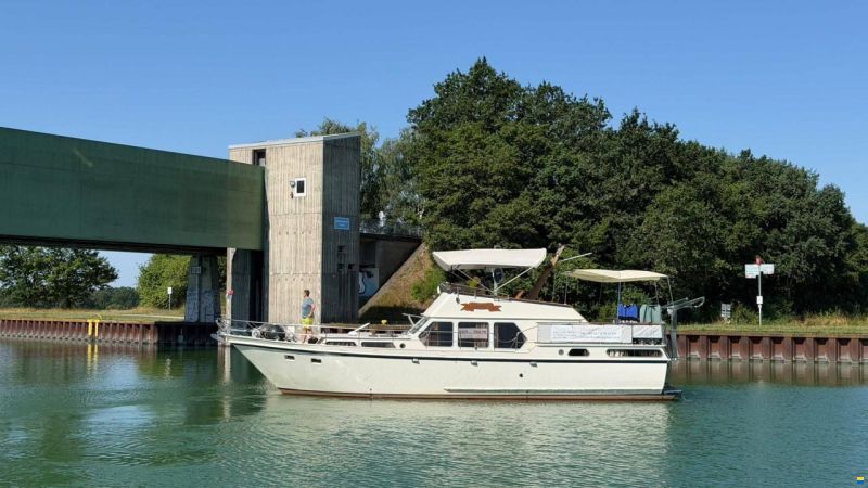 Van der Valk 1300 Fly Bridge