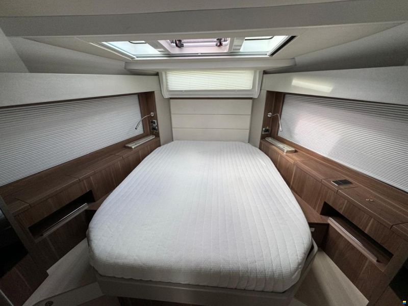 Sealine C390