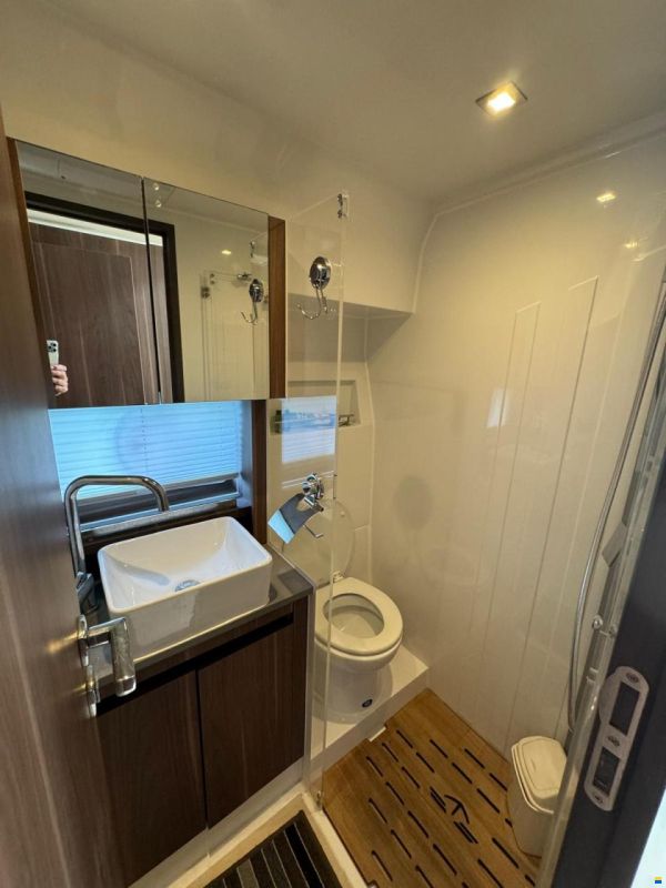 Sealine C390