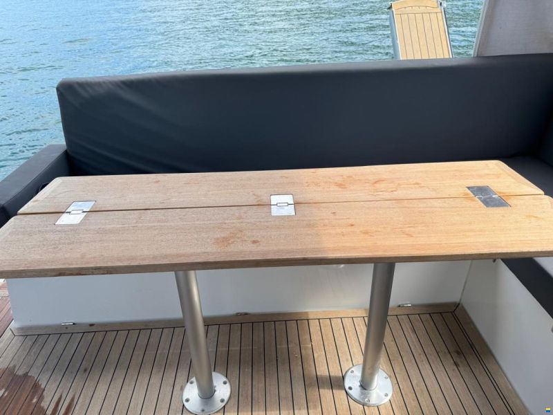 Sealine C390