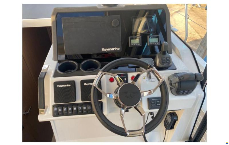 Sealine C390