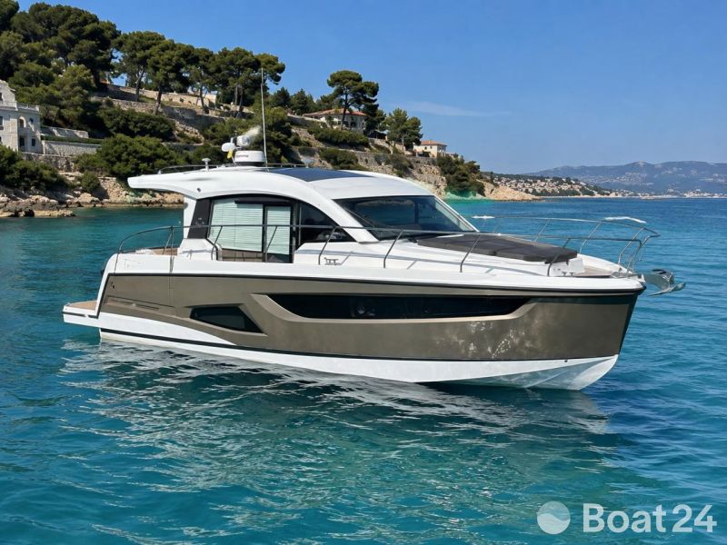 Sealine C390
