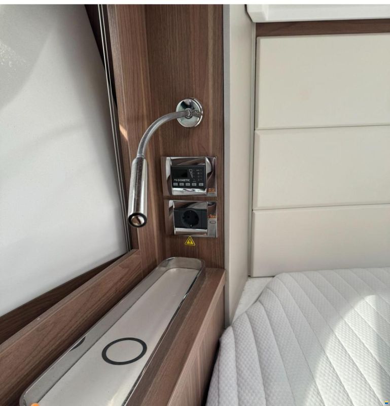 Sealine C390