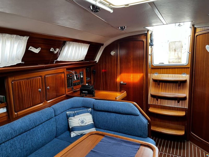 Bavaria 37
