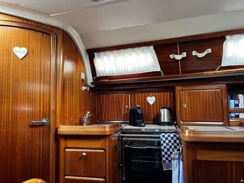 Bavaria 37