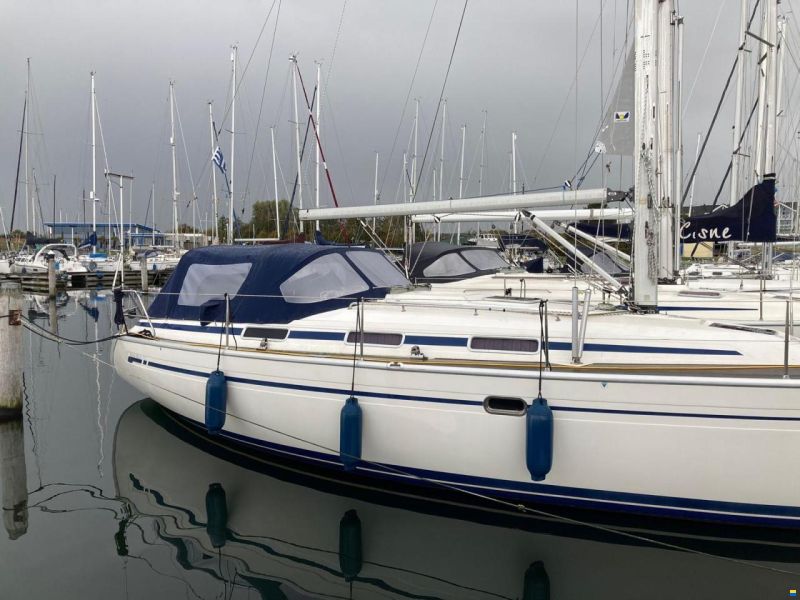 Bavaria 37