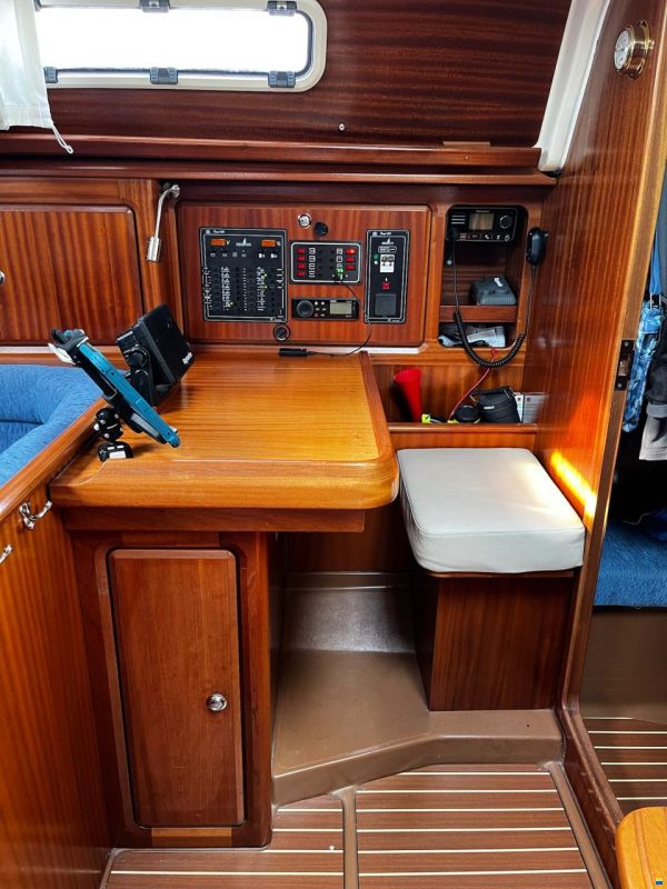 Bavaria 37