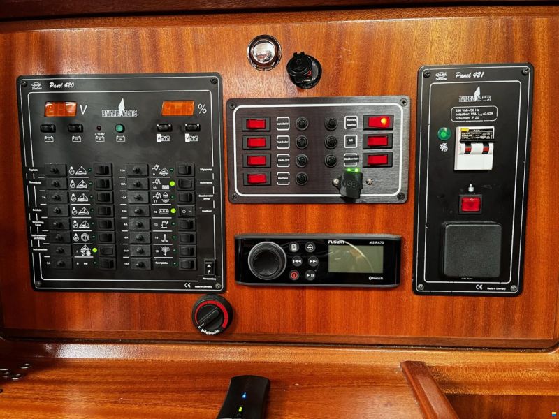 Bavaria 37