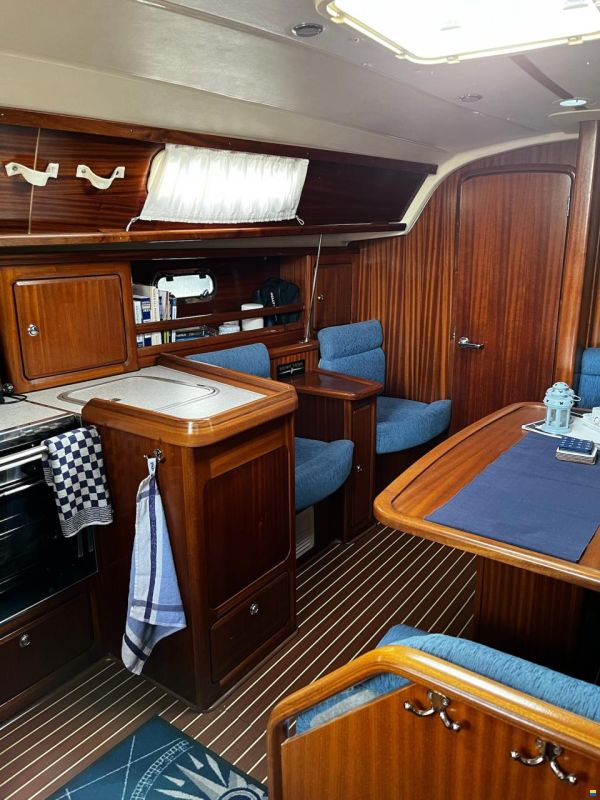 Bavaria 37