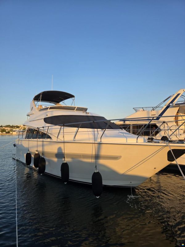 Marquis 52