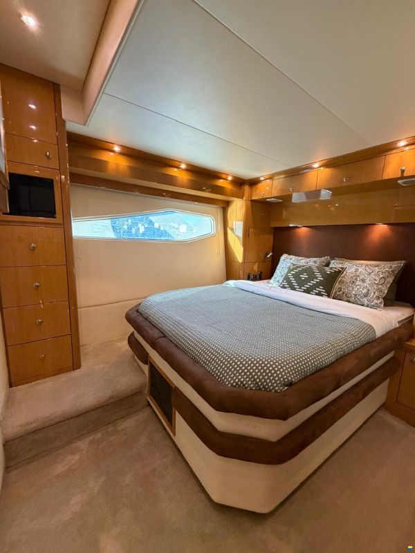 Marquis 52