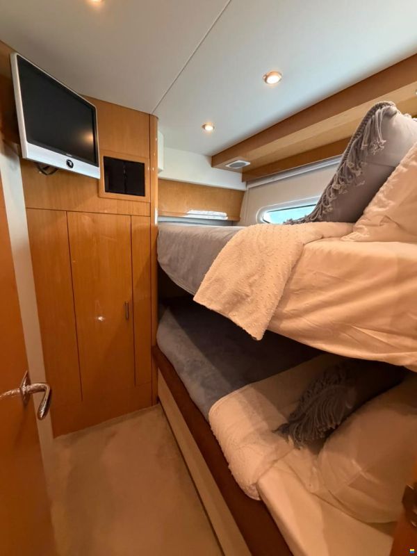 Marquis 52
