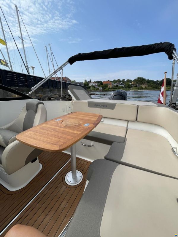 Bayliner VR5 Cuddy