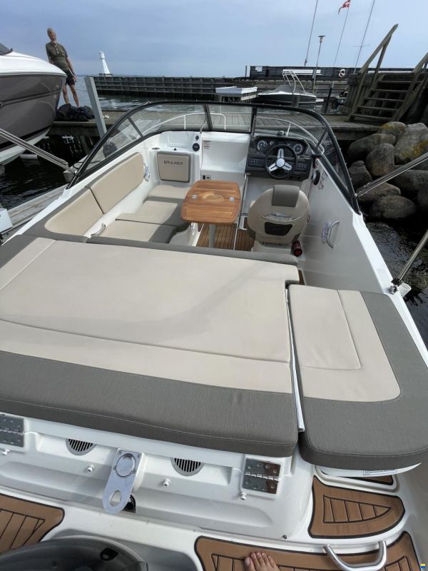 Bayliner VR5 Cuddy