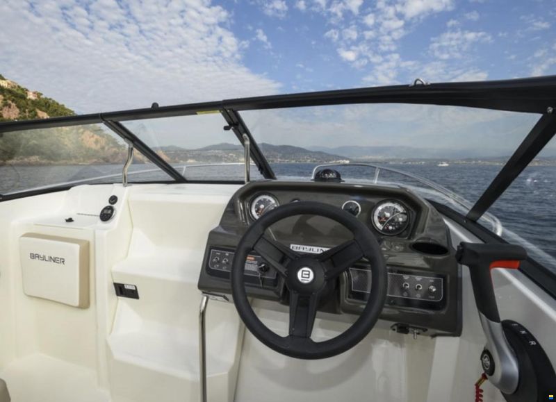 Bayliner VR5 Cuddy