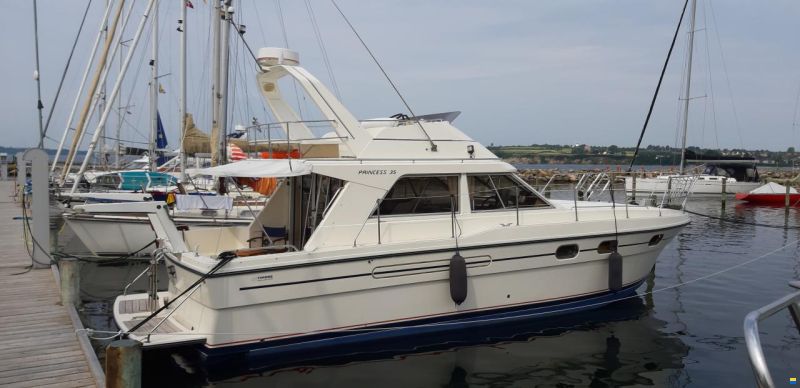 Princess 35