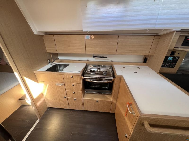 Bavaria C 42