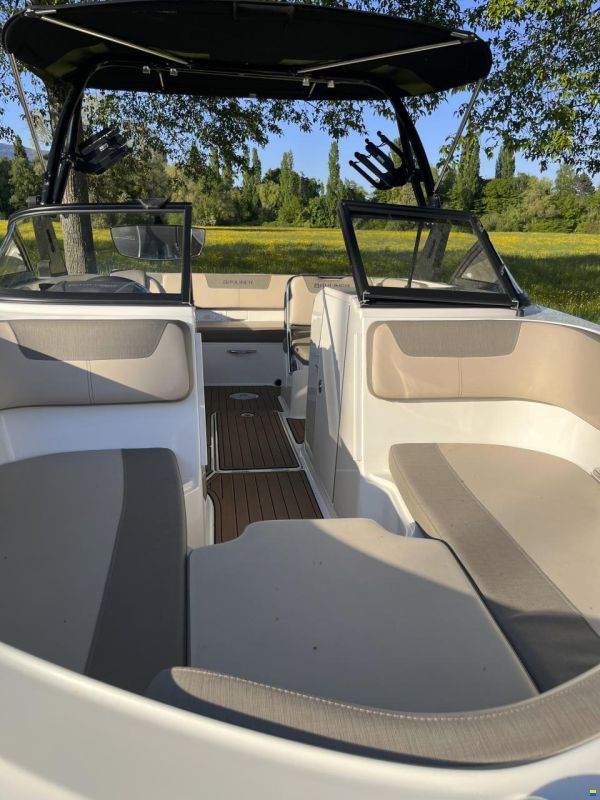 Bayliner VR6