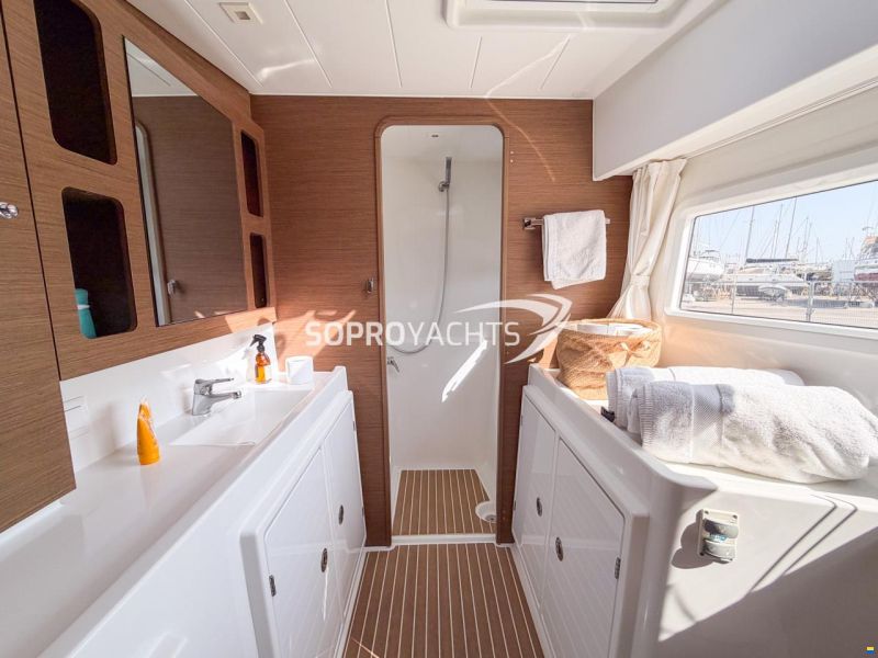 Lagoon 42
