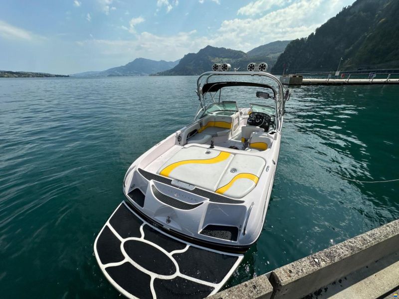 Correct Craft Super Air Nautique 210