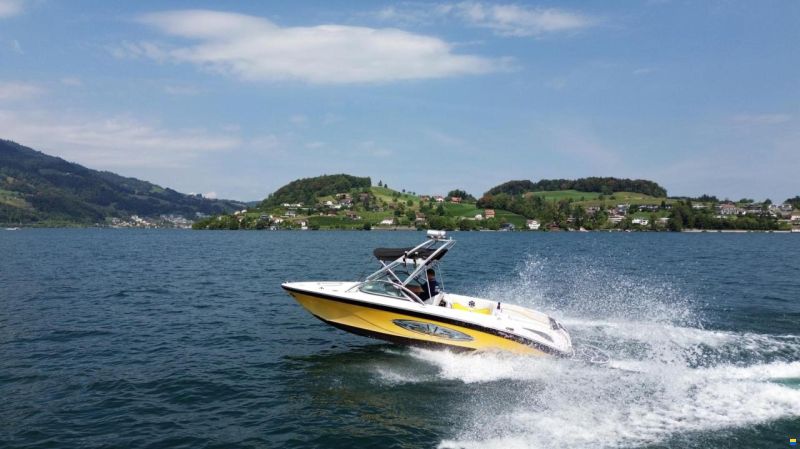 Correct Craft Super Air Nautique 210