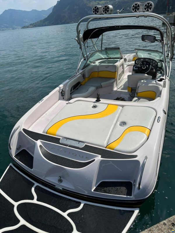 Correct Craft Super Air Nautique 210