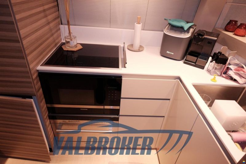 Ferretti 670