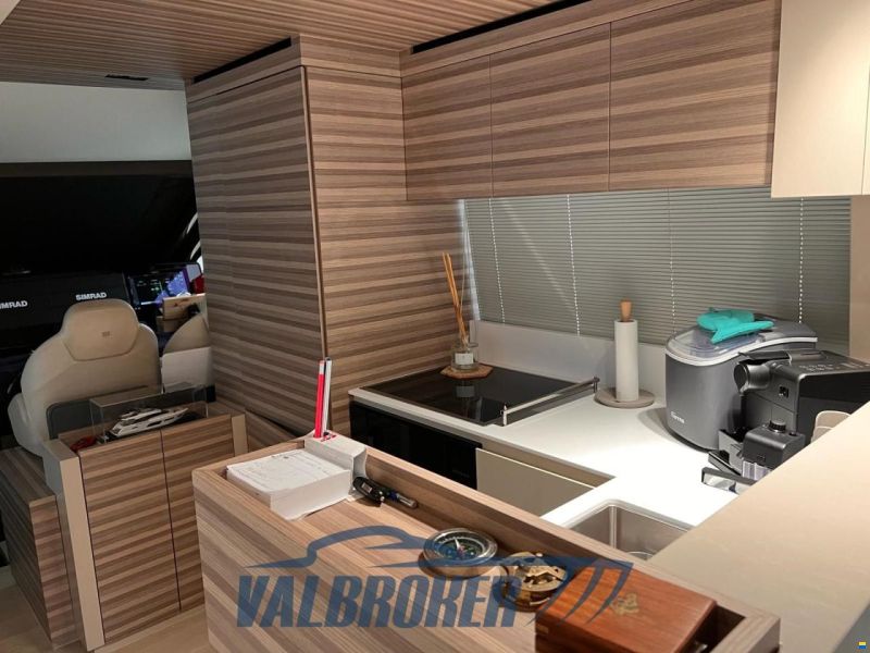 Ferretti 670