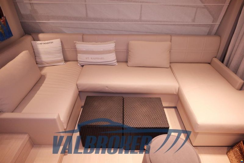 Ferretti 670