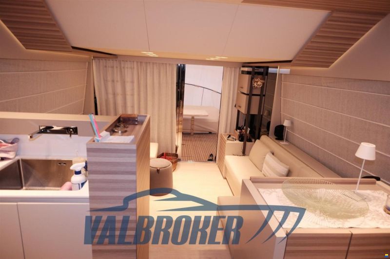 Ferretti 670
