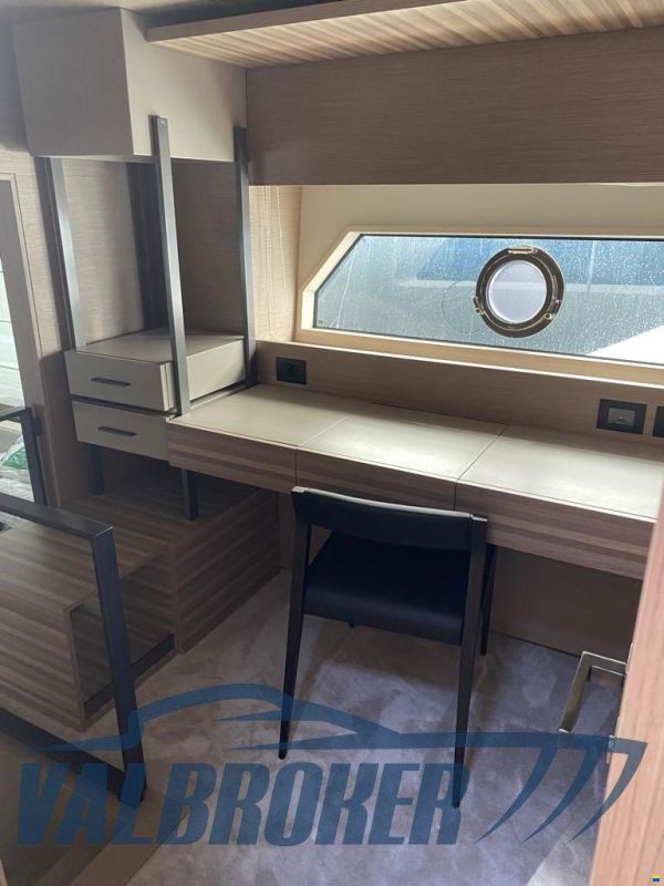 Ferretti 670