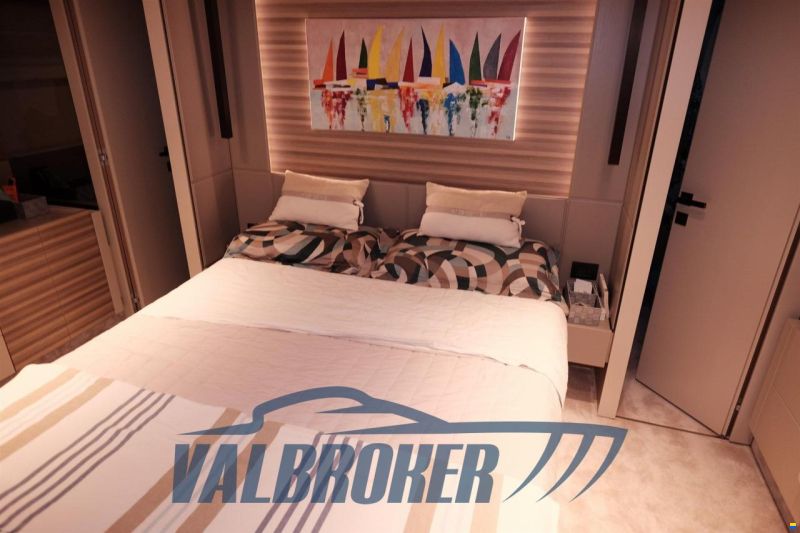 Ferretti 670
