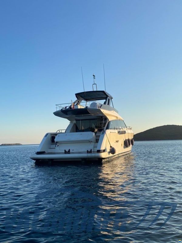 Ferretti 670