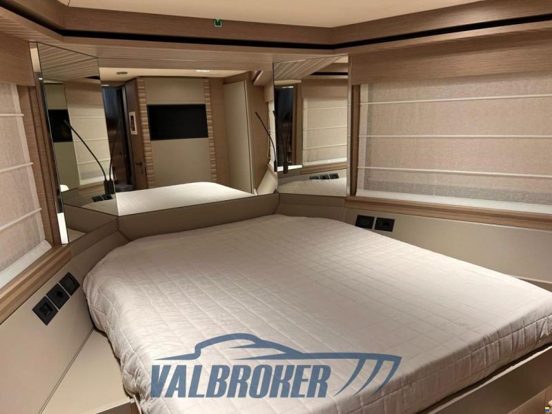Ferretti 670