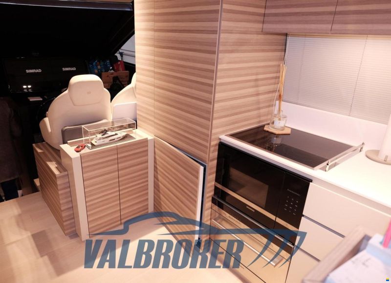 Ferretti 670