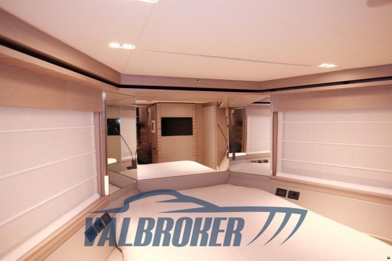 Ferretti 670