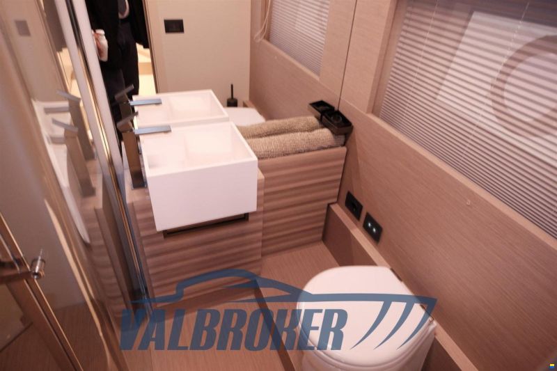 Ferretti 670
