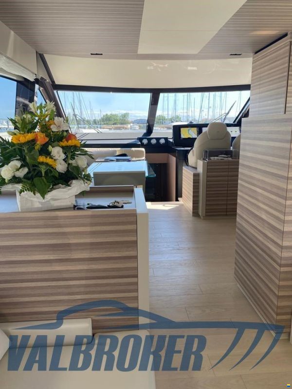 Ferretti 670