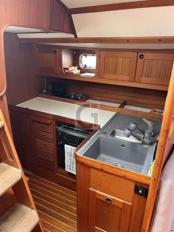 Aphrodite 42